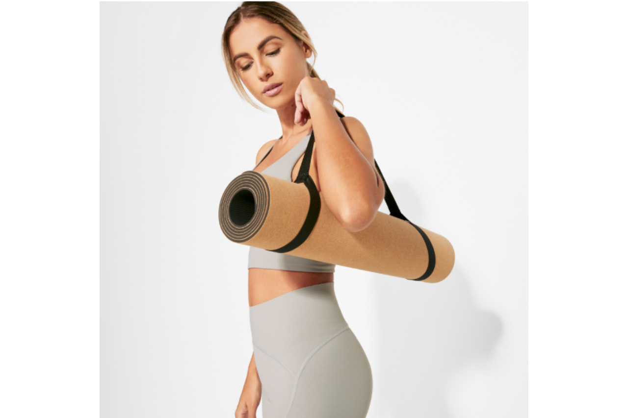 <p>I tappetini con rivestimento in sughero di Get Impressed sono ideali per esercitarsi nello yoga o nel pilates</p>
